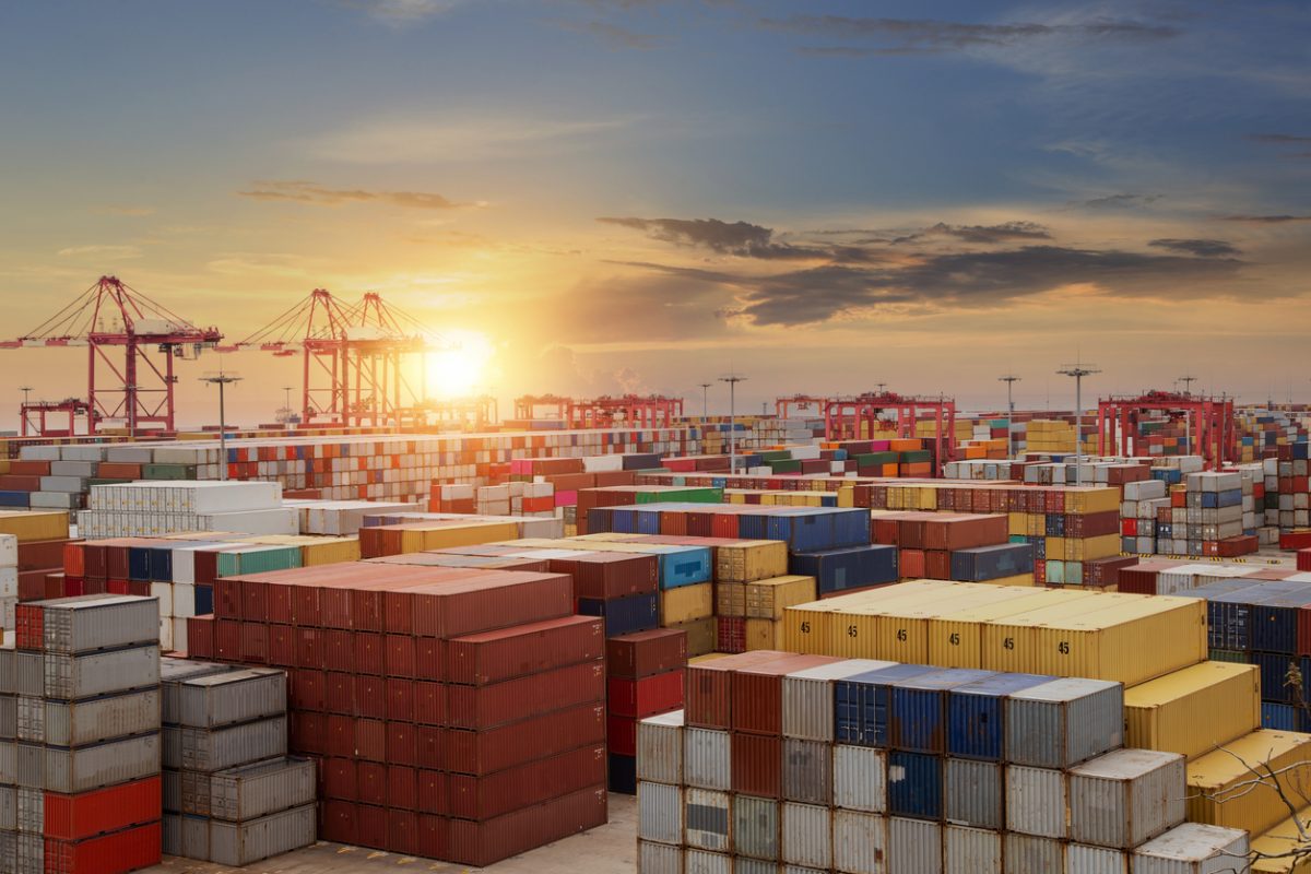 Conteneurs dans le port