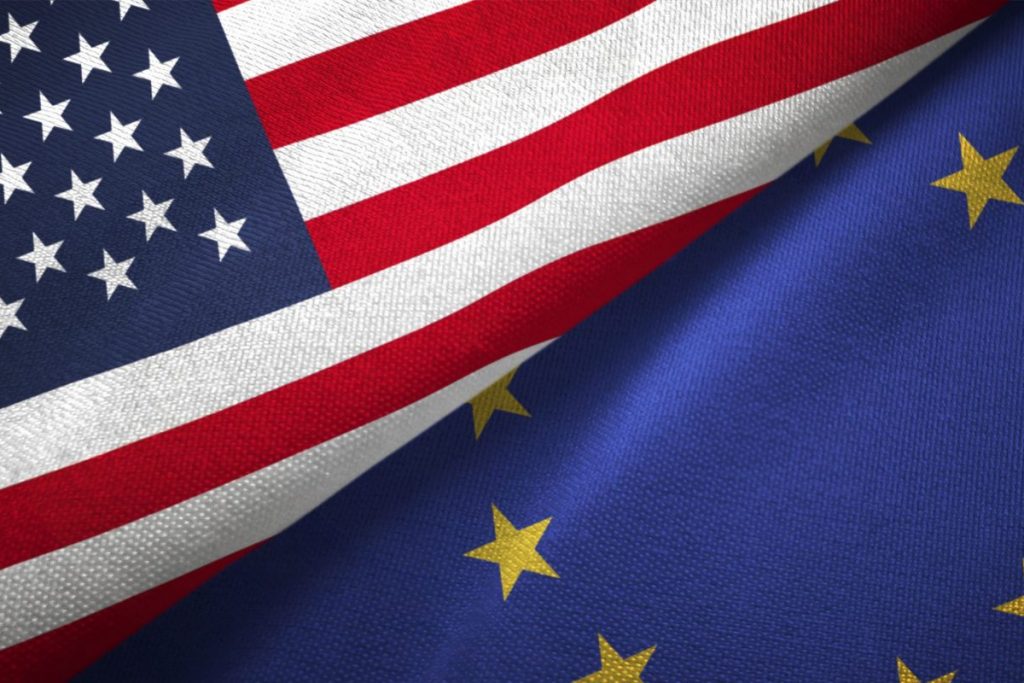 Drapeaux européen et américain
