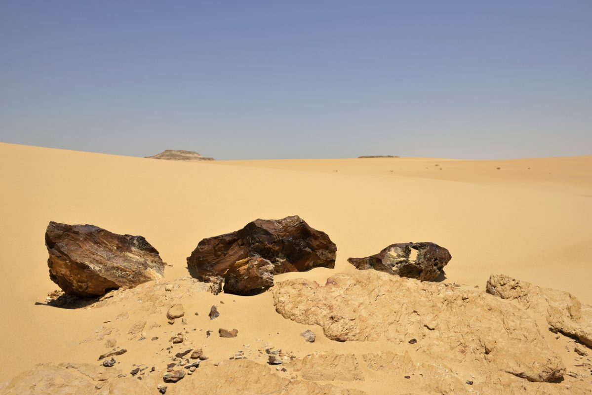 Météorite dans le désert