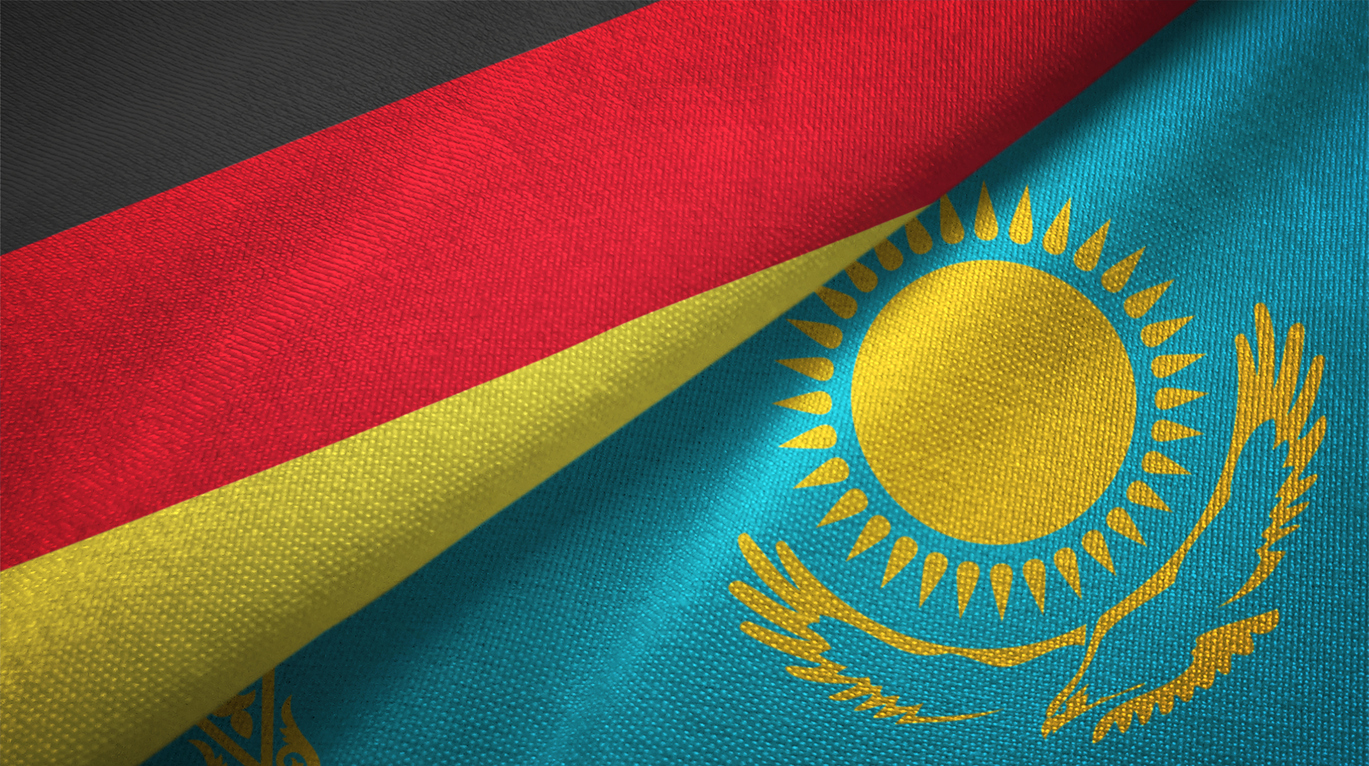 Drapeaux de l'Allemagne et du Kazakhstan.