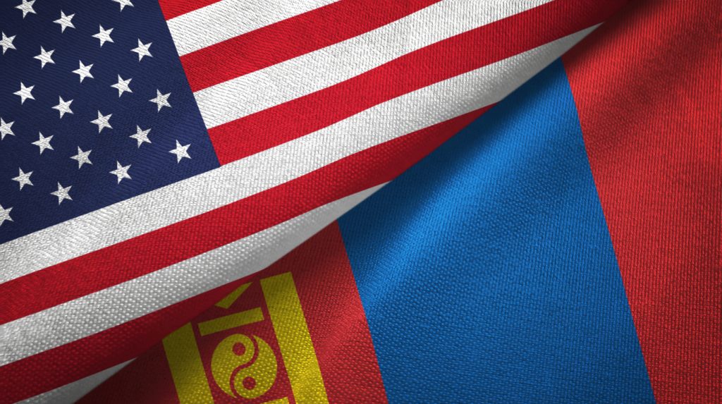 Drapeaux des Etats-Unis et de la Mongolie